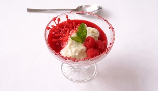 Krupicová kaša s konjak ryžou a malinami