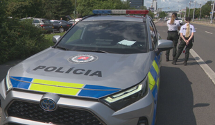 Na východe Slovenska sa zrazili tri autá. Dopravu riadi polícia