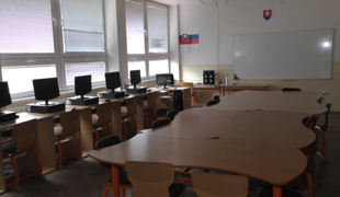 Slovensko má prvý etický kódex pre AI v školstve. Obsahuje pravidlá pre učiteľov, žiakov aj rodičov