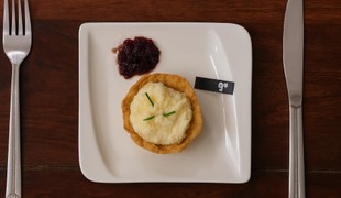 Tartaletky s bryndzovou penou a cibuľovým džemom