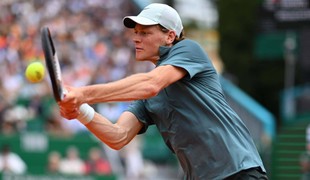 SINNER premiérovo vo finále v Monaku