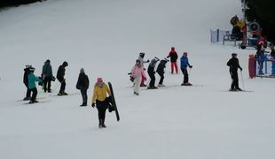 Počasie brzdí strediská: Na ktorých zjazdovkách si budete môcť čoskoro zalyžovať?