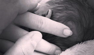 Najkrajší darček na sklonku roka! Obľúbený moderátor jojkárskej šou sa teší z príchodu synčeka!