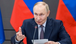Putin navrhuje dlhšie fungovanie jaslí: Ženy sa majú vrátiť do práce, krajine chýba pracovná sila