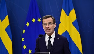Vo švédskych parlamentných voľbách tesne zvíťazil pravicový blok