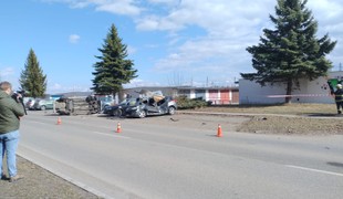 Vodič v Poprade stratil kontrolu nad vozidlom. Vrazil do troch zaparkovaných áut