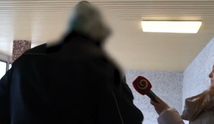 Bývalý policajt, ktorý vystrelil na milenca svojej priateľky, bol opäť pred súdom