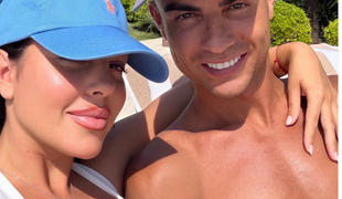 Svadba roka už cez víkend? Ronaldo a Georgina sú pripravení, predviedli dokonalé figúry v plavkách!