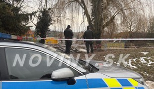 Tragédia vo Vieske nad Žitavou: Po páde z provizórnej lávky zahynul dobrovoľný hasič