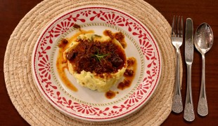 Hovädzie ragú s pučenými zemiakmi