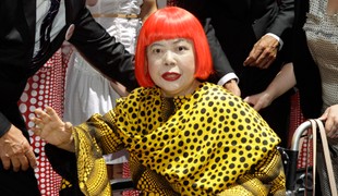 Svet prišiel o kráľovnú bodiek. Yayoi Kusama zomrela vo veku 97 rokov