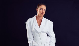 Nela Pocisková predviedla trik, ktorý lichotí ženským krivkám: Funguje aj pri oversized kúskoch