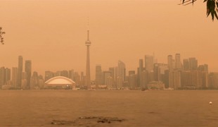 Kanada bojuje so stovkami lesných požiarov, Toronto vedie tabuľku miest s najhorším ovzduším