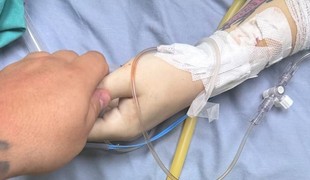 Zosnulú Mínu (†23) niekoľkokrát resuscitovali. Zúfalá matka k nej chcela dostať lepších doktorov