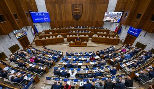 Poslanci ukončili rokovací deň, naďalej sa bavia o zmene ÚOO na nový úrad