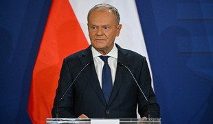 V Poľsku obvinili 66-ročného muža. Plánoval útok na premiéra Tuska a zvrhnutie vlády