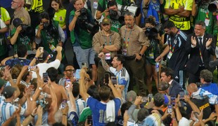 Obrovský rešpekt ku kapitánovi Argentíny.Hráči mali po zápase jedinú prosbu