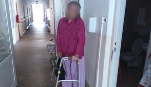 V Česku zachránili seniorku s chodítkom zo štvorprúdovej cesty. Tvrdila, že ju tadiaľ poslali známi