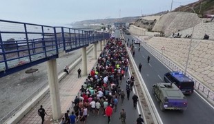 Štáb TV JOJ sa v Maroku rozprával s migrantmi, ktorí sa pokúsili vpadnúť do Ceuty