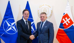 Šéf NATO opäť na Slovensku: Fico a Rutte rokovali mimo očí verejnosti