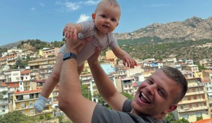 Samozvanému sa narodila DCÉRA s 12 PRSTAMI: 1 ODPADOL, druhý čaká operácia...