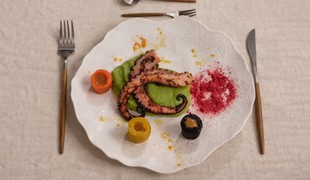 Chobotnica s bazalkovo-limetkovým pyré a zeleninou