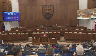Poslancov čakajú na najbližšej schôdzi stovky zákonov. Medzi nimi predĺženie volebného obdobia aj zmena pravidiel pre voľbu poštou