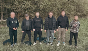 Polícia zadržala na hraniciach prevádzača. Na Slovensko chcel previesť desať Ukrajincov