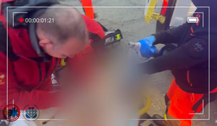 Neuveriteľný prípad z Maďarska: Lekár zachránil mužovi život, bodnú ranu na srdci mu zašil na ulici