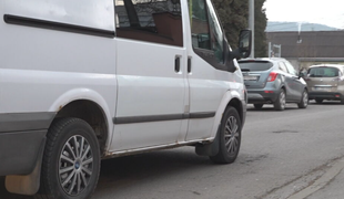 Slovák prevážal v dodávke migrantov. Zadržala ho slovinská polícia
