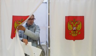 Ruský politológ Kynev čelí obvineniam z distribúcie drog, zadržali ho krátko po voľbách