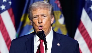 Mierovú dohodu o Ukrajine brzdí Kyjev, Rusko je pripravené, tvrdí Trump