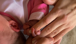 Slovenskí influenceri sú už rodičmi. PRVÉ FOTO s bábätkom!