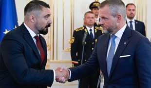 SaS kritizuje Gašpara pre nehodu aj správu o „prevrate“. Žiada zásah prezidenta