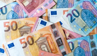 Bezdomovec rozhadzoval tisíce eur na ulici. Odkiaľ ich mal, nepovedal