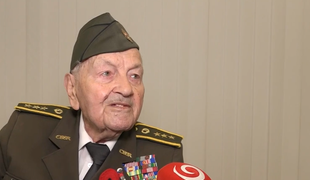 V ruke svedectvá namiesto zbrane: Pamätník Vladimír Strmeň, účastník SNP, prednáša na školách