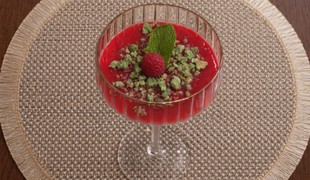 Panna cotta s malinovým coulis