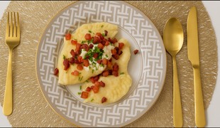 Domáce pirohy plnené smotanou a slaninou