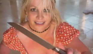 Britney opäť vyvádzala s nožom v ruke: Hostia v reštaurácii mali strach o život!