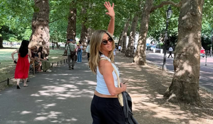 Je to vonku! Rozžiarená Aniston konečne potvrdila klebety!