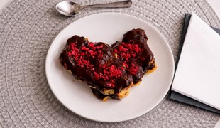 Malinové éclairs s čokoládou