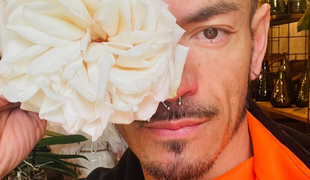 V šoubiznise ho milovali, teraz po ňom túži polícia! Vizážista a florista Bednárik má problém!