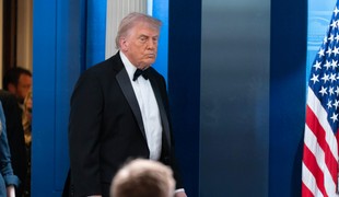 Podozrivého zo streľby počas galavečera obvinili z pokusu o atentát na Donalda Trumpa