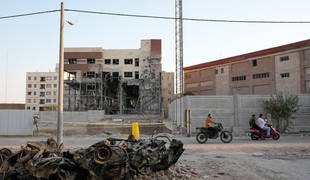 USA spustili ďalšie útoky na Irán. Teherán páli rakety na krajiny v regióne