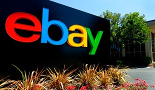 Dostali balík so švábmi a krvavou maskou: eBay páru musí zaplatiť 50 miliónov dolárov za šikanu