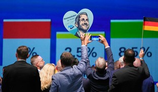 Wüst navrhuje preskúmať ústavné možnosti zákazu AfD