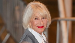 Herečka Helen Mirren v 80-ke žiari ako nikdy: V spoločnosti zatienila aj oveľa mladšie ženy!