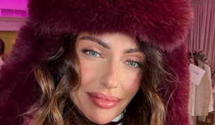 Zimné čiapky nemusia byť nudné: Magdaléna Šebestová ukázala huňaté aj pletené trendy