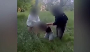 Ďalší prípad brutálnej šikany: Dievča (12) ťahali za vlasy a bili iné dievčatá kvôli peniazom