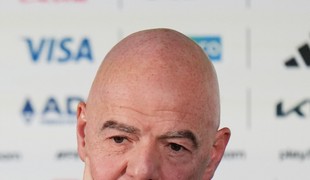“Upokojte a uvoľnite sa,“ reagoval prezident FIFA na kritiku. Počas tlačovej konferencie sa vyjadril aj na adresu Donalda Trumpa